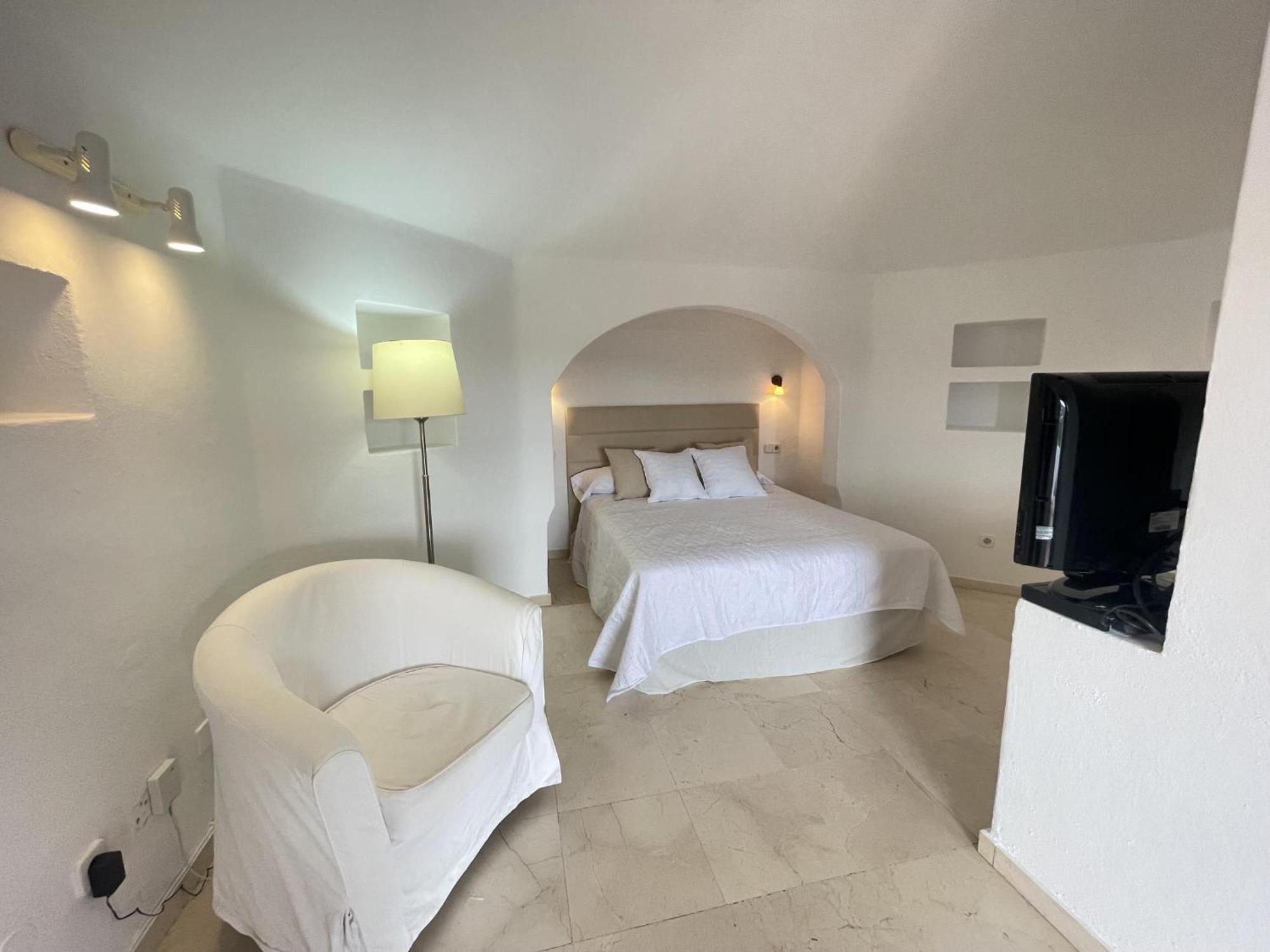 501.serene With Large Terrace And Pool Appartement *